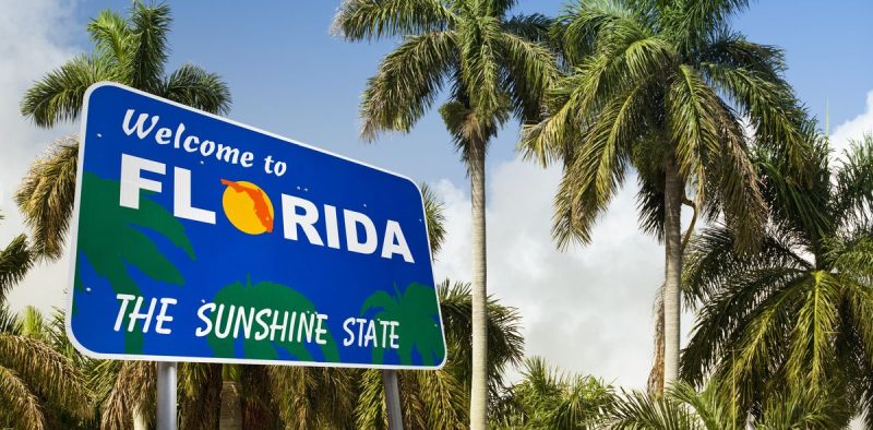 Low angle tropical landscape with a welcome sign to hot weather